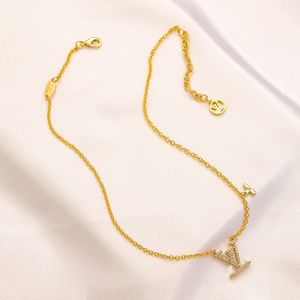 Lyxsmycken Louiseviution Gold Plated Designer Jewely Woman Luxury Pendants Classic Halsband Mönster Carving Halsband 712