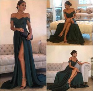 Mörkgrön 2017 Sexig prom klär en linje chiffong offtheshoulder golvlängd hög sida split spets elegant lång kvällsklänning för2709037