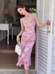 Casual Dresses Sexig slip Long Dress Women Floral Retro Backless Simple All-Match Fashion Classic Tender Elegant Korean Style bekväm