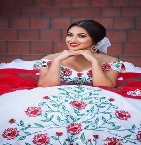 2018 novos vestidos de bola de cetim brancos sexy vermelhos bordados vestidos quinceanera com miçangas doces 16 vestidos 15 anos vestidos de baile BQ382645475