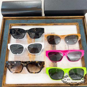 Nova Família de Luxury Family B de Plate Small Sun Sunglasses Sunglasses da moda Menas e mulheres Ins sal on -line Stares Mesmo óculos de sol BB0078