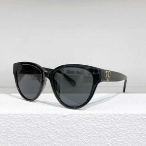 2024 Designer Fashion New Luxury Designer Sun occhiali da sole Xiaoxiang CH5477 Hot Push Black Cat Eye Plate Occhiali da sole per donne con miopia