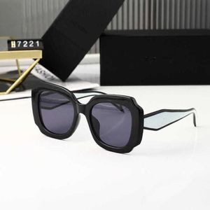 High quality fashionable sunglasses 10% OFF Luxury Designer New Men's and Women's Sunglasses 20% Off Fashionable fashion street photo Premium personalized wear