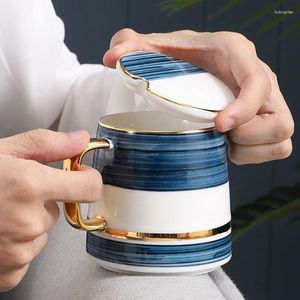 Tassen moderner Kaffeetasse Keramik Milch Tasse Tee Set Setschuder mit Deckel und Löffel kreativer Heimküchenzubehör Getränkeware