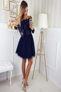 2019 Bateau Neck Lace Applique Long Sleeves Homecoming Dresses 라인 얇은 명단 짧은 칵테일 파티 가운 5890550