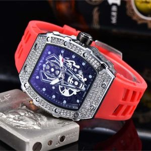 91 2022 Ny bästsäljande vinfat Bull Head Face Diamond Set Quartz Watch 97