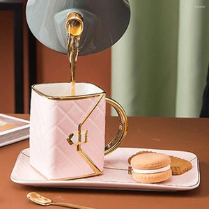 Tazze piatti di piantatura a forma di sacchetto creativo tazza in ceramica tazza golden bordo design da tè da tè ad alta temperatura con cucchiaio