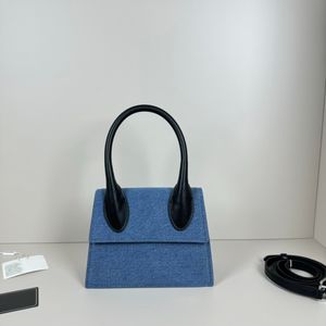Projektantka w torbie jednorodka elegancka niebieska dżins ze srebrnym sprzętem idealnym towarzyszem podróży ze skórzanym uchwytem i akcentami tkaninowymi