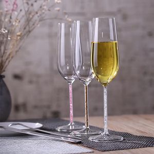 Set di bicchieri da sposa 2 pezzi Set di bicchieri da vino diamantato in stile europeo Borosilicato Glassagne Calicettestro Valentine Regali di San Valentino 260 ml 240410