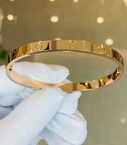 Bracciale designer unisex Bracciale Titanium Steel 18K Placting Gold Bracciale e designer di gioielli per donne incantatura del braccialetto per braccialetti designer di gioielli Love Teachers Gift