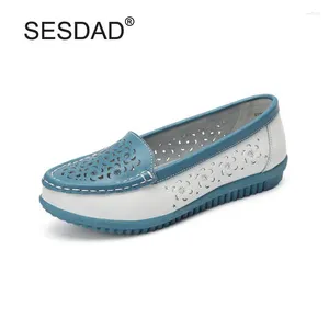 Sapatos casuais recortes respiráveis para mulheres de moda de moda flor genuína feminino ladeiras planas de verão