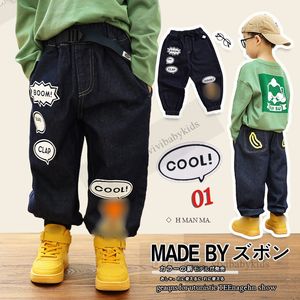 Дизайнерские детские обезьянные буквы напечатанные джинсы мальчики свободные джинсовые брюки 2024 весна детские мультипликационные ковбойские брюки Z7522