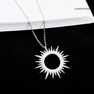 Elegant and Cool Style Jewelry Sterling Silver Sun Necklace High-end Womens Collarbone Chain Accessory