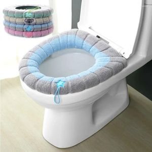 Toalety obejmuje zimową ciepłą poduszkę maty z dzianinową pralką do siedzenia do mycia i grubego pluszowego O w kształcie osłony uchwytu