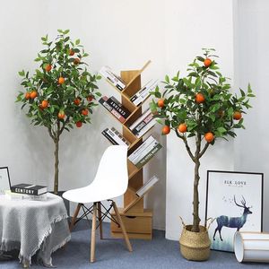Dekoratif çiçekler simüle edilmiş yeşil bitkiler ve bonsai turuncu ağaç saksı giyim mağazası kapalı zemin dekorasyonu sahte
