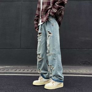 Perforerade jeans, mäns amerikanska trendiga tiggarebyxor, mångsidiga och trendiga, flödande vatten tvättade löst breda ben raka benbyxor, trendiga