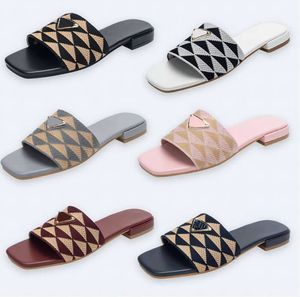 Designer bestickte Stoffrutschen Pantoffeln Metallic Slide Sandalen Stickerei Mules Frauen Low Heel Flip Flops Casual P Sandale Sommer Chunky Heels Gummi Sole S4671