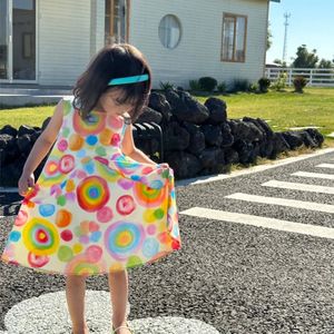 子供の夏の女の子ドレスしっかりと綿の品質の明るいパターンルーズビーチスカートガールプリンセスドレスキッズファッションカジュアルY240326