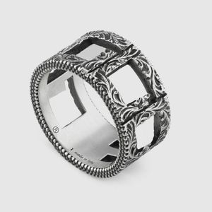 Ringe Frauen Männer Band Ring Designer Ring Fashion Schmuck Titan aus Edelstahl Buchstaben Einstufe Ringe Freizeites Paar Klassiker Retro Silber Optionaler Größe 6-11 002