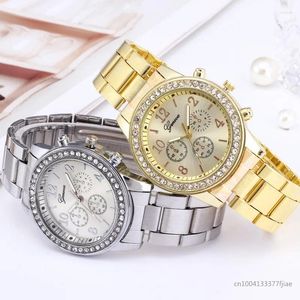 Orologi da polso Donne d'oro guardano Ginevra classico in acciaio inossidabile femminile di strass di strass al quarzo orologio da polso per donne ragazze