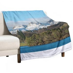 Koce Langdale Pikes zimą widziane z jeziora Windermere District Parku Narodowe Rzut Ket Miękka sofa w kratę