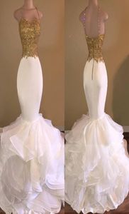 Sexig Gold Mermaid Long Prom Party Dresses 2019 Spaghettistist ärmlös Backless 2K17 Applique Pärled Crystal Ruffles Lace Eveni6288533