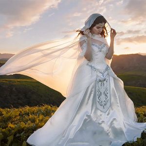 Kleider 2023 Gothic Style Dornröschen weiße Hochzeitskleider mit Wickelgraden Spitze Korsett Mieder mit Stickereien Brautkleider Custom Plus s