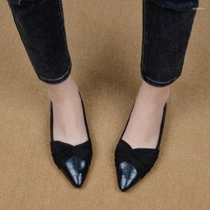 Casual Shoes Women's PU Flat Leather With Pointed Cracks Cross Strap Design Suitable For Commuting To Work