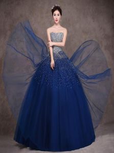 Nowe eleganckie królewskie sukienki z niebieskimi piłką sukienki Quinceanera 2017 z koralikami kryształy koronkowe słodkie 16 sukienki 15 lat suknie balowe qs10755317401