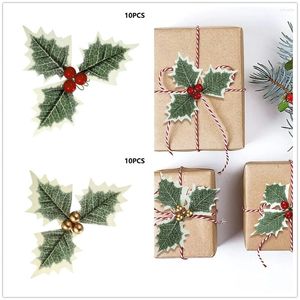 Dekorative Blumen 10pcs künstliche Weihnachtsfest Holly Beeren Rot/Gold 3-Leaves handgefertigtes Türkranz Blumenstrauß Dekor Weihnachtsfeier Hochzeit