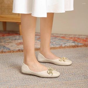 Sapatos casuais pequenos e perfumados estilo de vento quadrado de cabeça plana 2024 feminino para mulheres grávidas com um pé de pedal