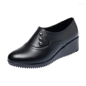 Повседневные туфли 2024 Faux Leather Webled Flats Женская пуговица Deco Loafers Средние возрасты женщина Comfortle Dradies осень осенний офис