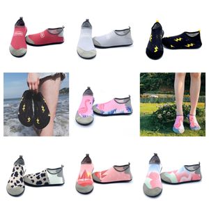Buty sportowe gai sandałowe męskie i kobiety brodzące buty boso boso buty sportowe fioletowe plaże na zewnątrz para butów sandały rozmiar 35-46 EUR