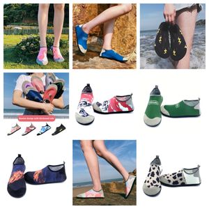 Sapatos atléticos gai sandália e mulher panorando sapatos descalços esportes esportivo de esporte verde ao ar livre sandália