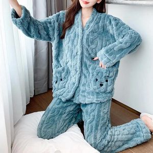家庭用服2024女性温かいパジャマセット秋の冬の太い2ピースセットフランネルスリープウェアルーズロングスリーブソリッドホームウェア服