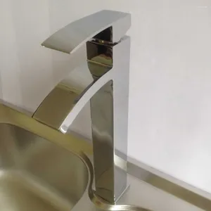 Banyo lavabo muslukları tek delikli ve soğuk havza musluğu