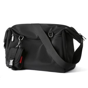 Enkla män messenger väskor vattentät avslappnad sport crossbody väska 14 tum bärbar axel stor kapacitet unisex resor 240326