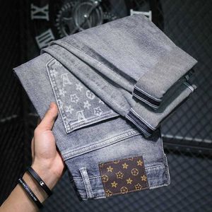 Jeans de jeans masculino Cigarro de cigarro impresso de ponta de cigarro cinza Jeans de jeans masculinos Marca de moda masculina versátil elástica de ponta lisada Leggings 9 y7pu