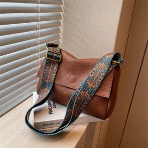 Bolsa de crossbody de bolsa de couro sólido para mulheres tendem a fêmea saco lateral simples de ombro bolsas femininas de qualidade e bolsas 240401
