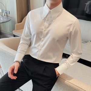 メンズカジュアルシャツホワイトフォーマルシャツ高品質の韓国スタイルの衣類豪華なボタンデザインビッグカラー男性用の長袖タキシード
