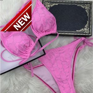 2024 Yeni Moda Tasarımcısı Seksi Bikini Setleri Ucuz Kadınlar S Set Seet G Clear Strap Shape Mysuits S bayanlar mayo Moda Plaj Yüzme Giysileri WOM