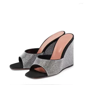 Sandali di punta quadrata bling cristallo cuneo cuneo nero in pelle scamosciata rosa slip su scarpe abiti estive talloni incuneta panlifori taglia 42