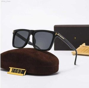 Óculos de designer de moldura Men, óculos de sol pretos ao ar livre de óculos retro e óculos de sol para mulheres com caixa