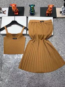 2024 Summer Knit Dress Fashion Mm Letter Logo Halter Vest Luxury Pleated kjol Sexig kvinnors tvådelar
