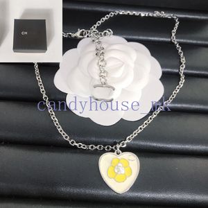 Diamond Letter Pendants Designer Necklaces High-class Brand Necklace Pearl Chains Choker Men Womens Fashion Accessory Stainless Steel Jewelry with Box