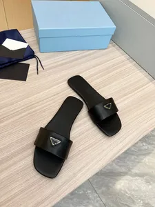 Top Hot Luksusowe sandały sandałów projektant Slajdes damskie kapcie buty Summer Sandal Fashion szeroki płaskie klapki Slipper dla kobiet o niskim obcasie Buty Rozmiar 35-42 ON240401