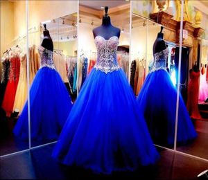 2016 New Bling Royal Blue Ball Gown Quinceanera Dresses 연인 환상 달콤한 16 개의 무도회 복장 결정 모조리 긴 VES8896547