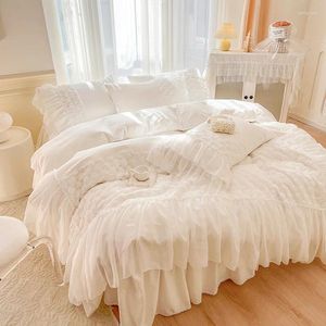 Sängkläder sätter vit ren bomullsprinsessan Set handgjorda rosblommor broderier spetsar rufsar duvet täcker sängöverdrag säng kjol kuddar