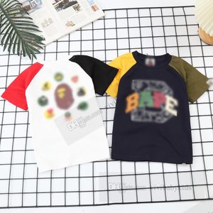 デザイナーキッズTシャツサマーボーイズスターズレタープリントカジュアルトップ子供パッチワーク色半袖コットン衣類Z7511