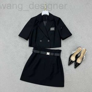 Designer designer a due pezzi Donne Women Fashion Bavani Giacca a maniche lunghe Gigine piene di pieghe ad alto livello Classic Skirt Skirt Abita Weekend Weekend Pbne